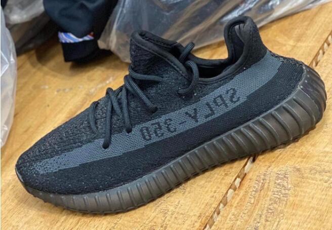 uabat shoes The new "black and gray" Yeezy 350 V2 is first exposed! Netizen: Hurry up and re-engrave the black fan!