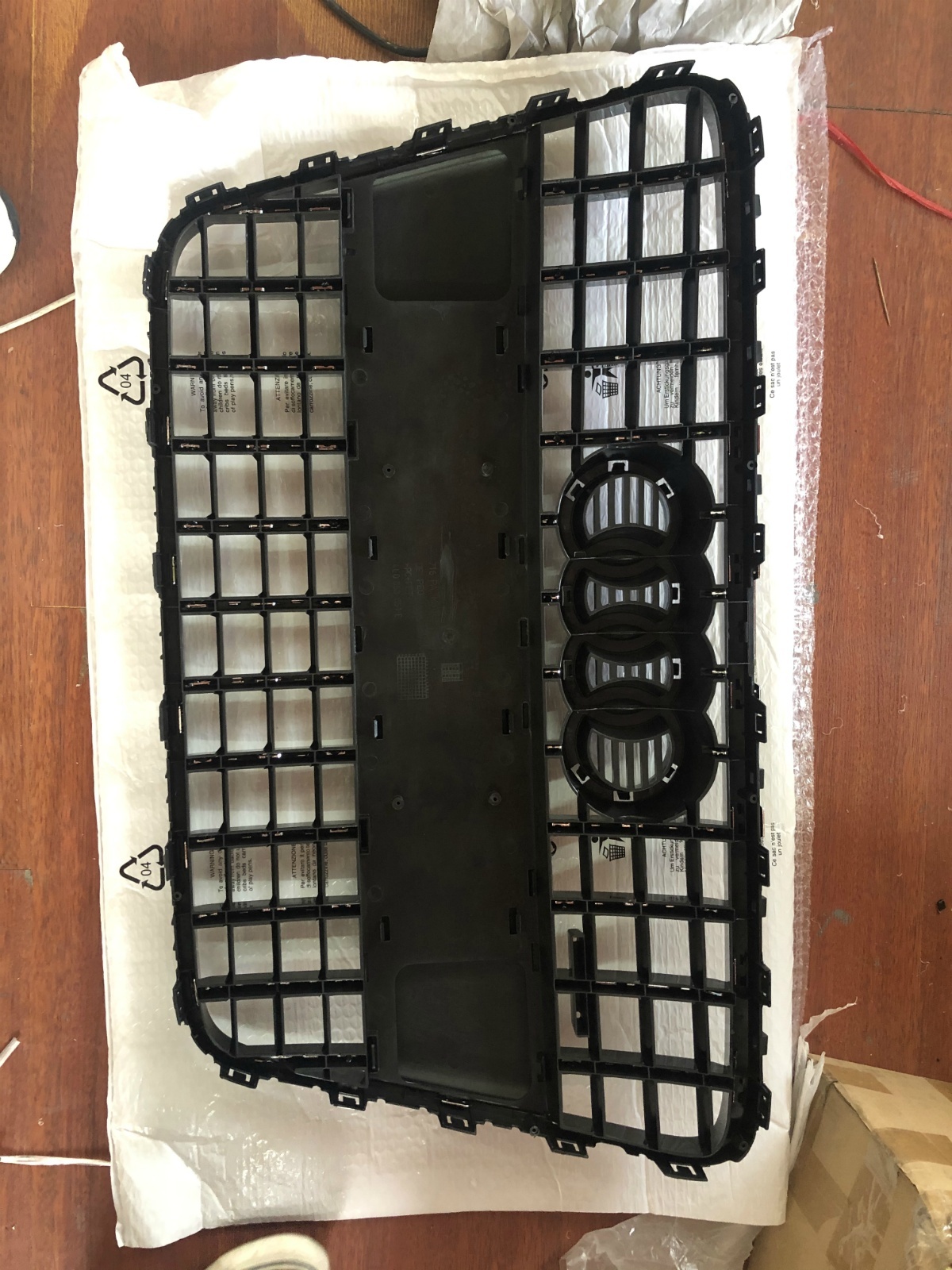 S-LINE GRILLE WITH License plate FIT FOR Q7 10-15,4L0 853 651 E  