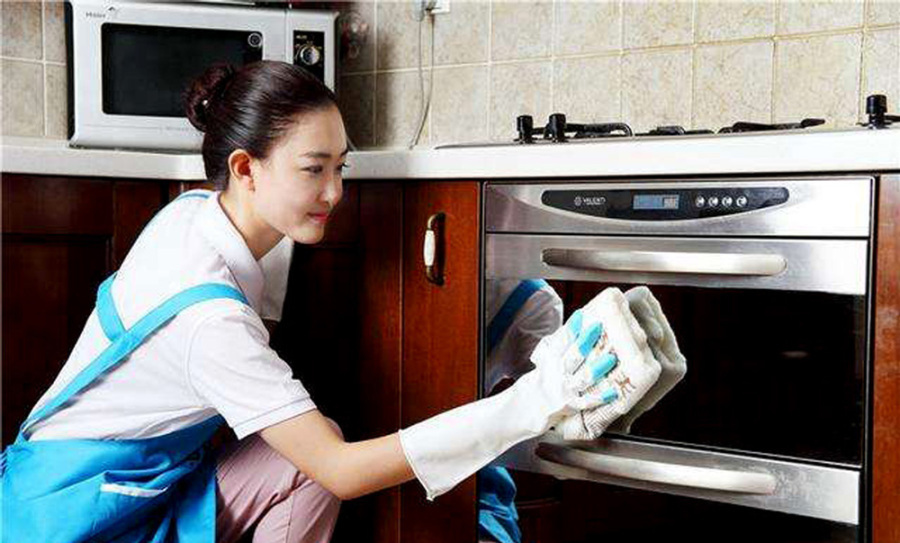 Kitchen Cabinet Deep Cleaning: Daily Care and Long-term Maintenance