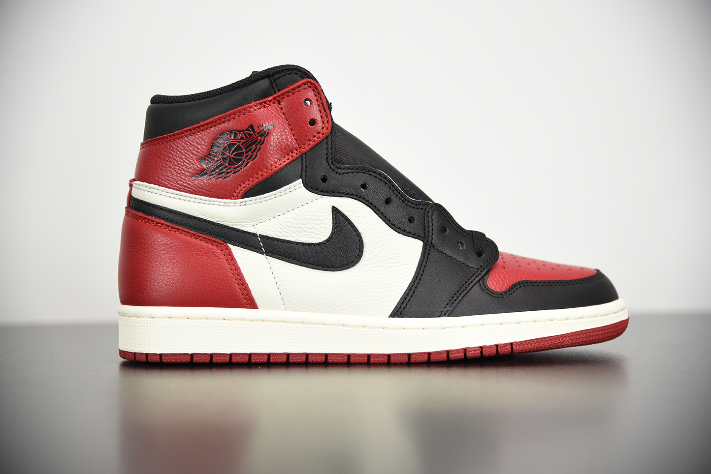 πBuy 1 PK Sneakers to get this Pair $59.9π G5 Jordan 1 Retro High Bred Toe,555088-610