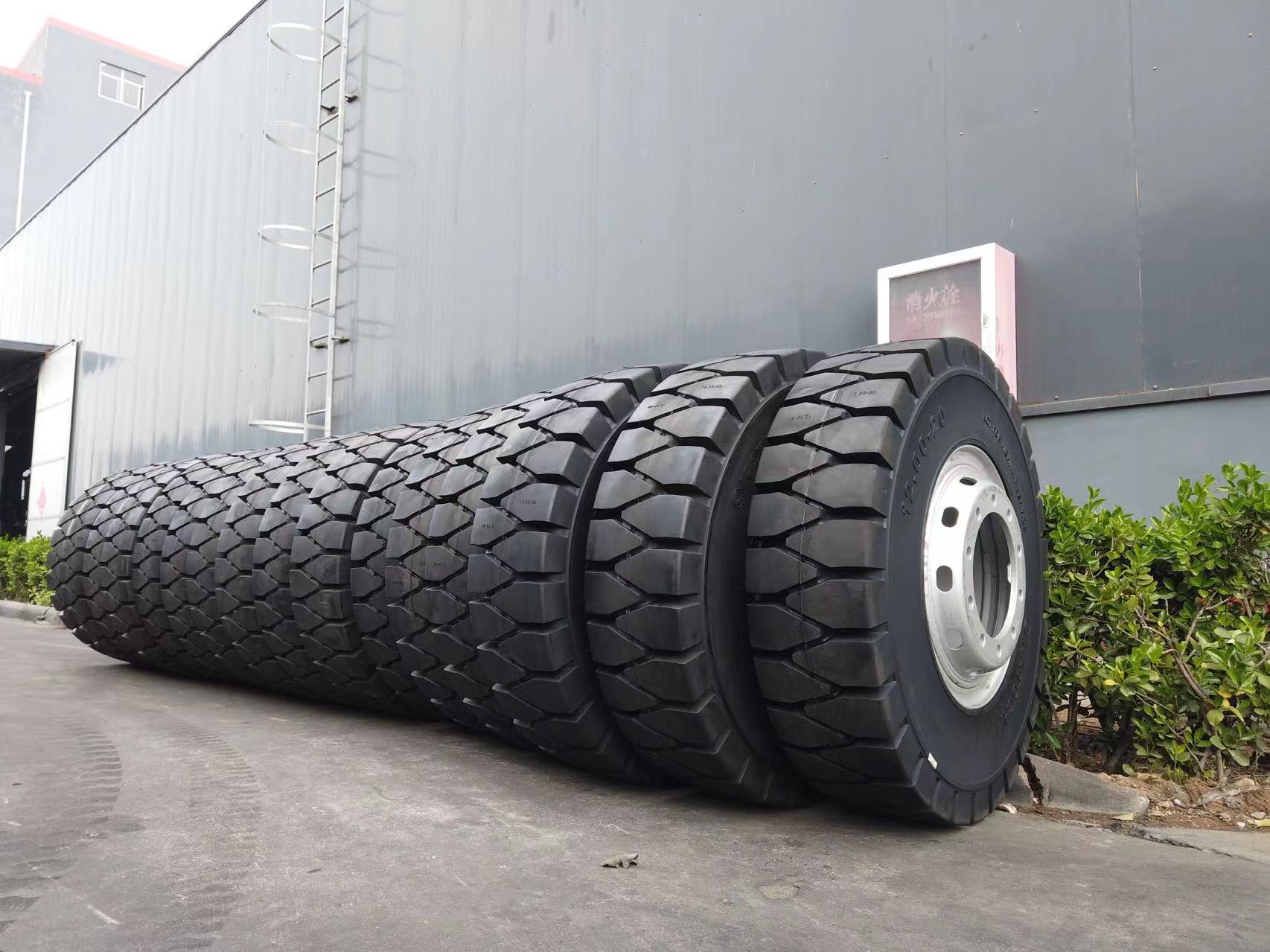 aircraft tow tractor solid loader tyres 40 x 16 x 30 press on solid tyre with rim for Airport Trailer