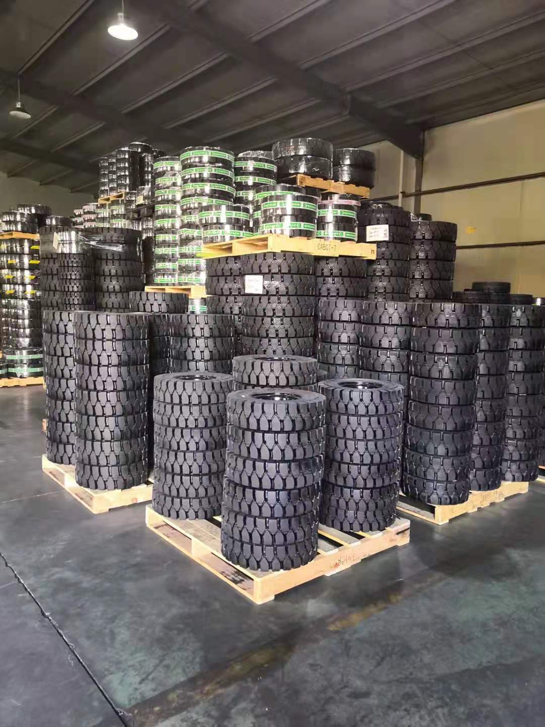 Scissor lift tires solid rubber wheel 15x5 solid tire For aerial work platform vehicles