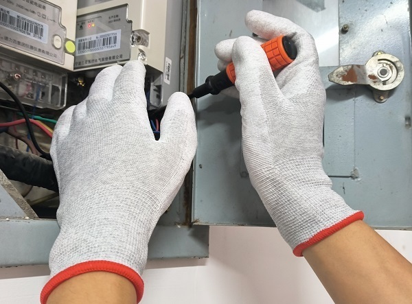 Advantages of anti-static PU gloves