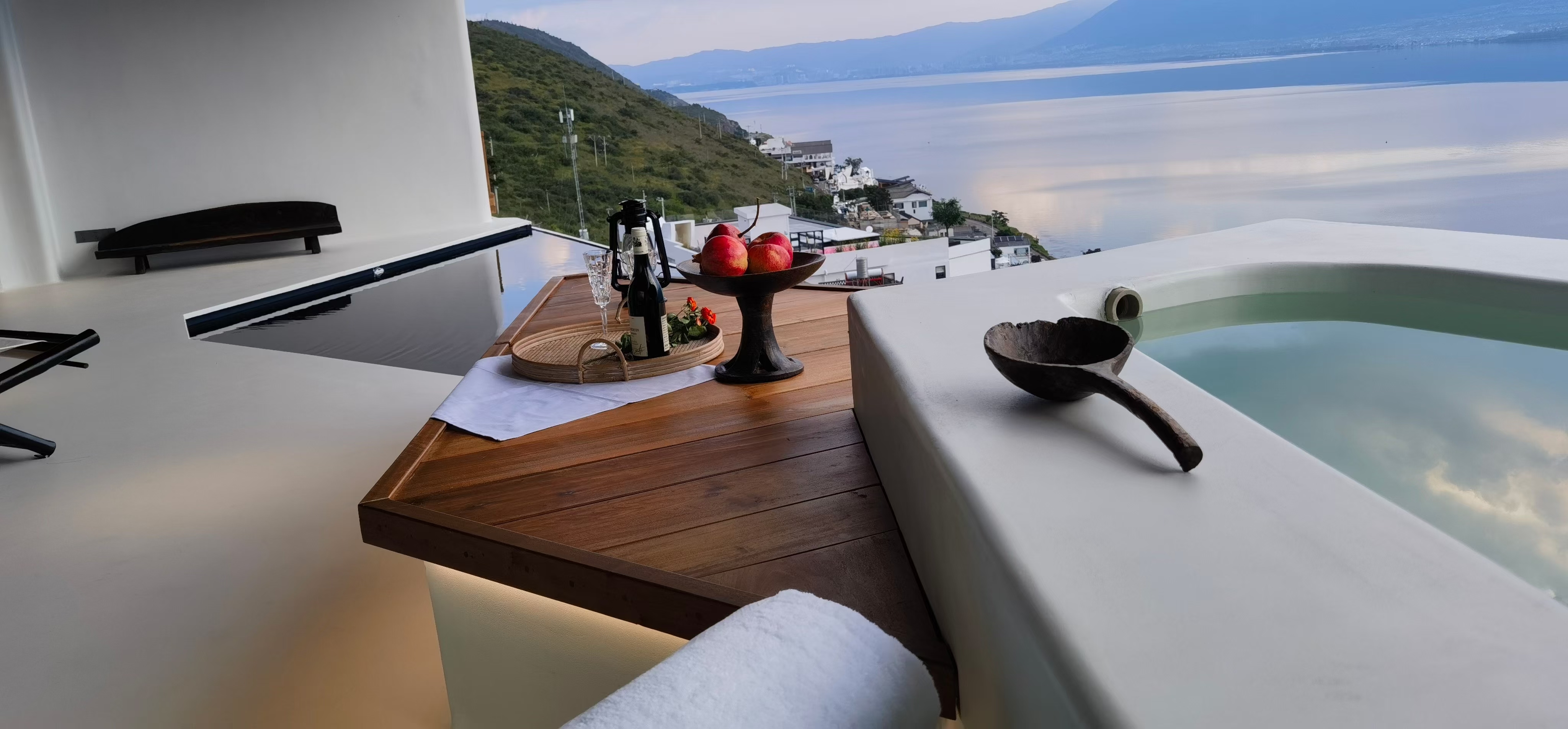 Yunnan Fanchen Banshan Hotel: FUFINI Micro - Cement, a Poetic Integration of Walls and Floors Micro-cement cases, hotel renovation cases, actual scenes of FUFINI projects, commercial space design, renderings of micro-cement