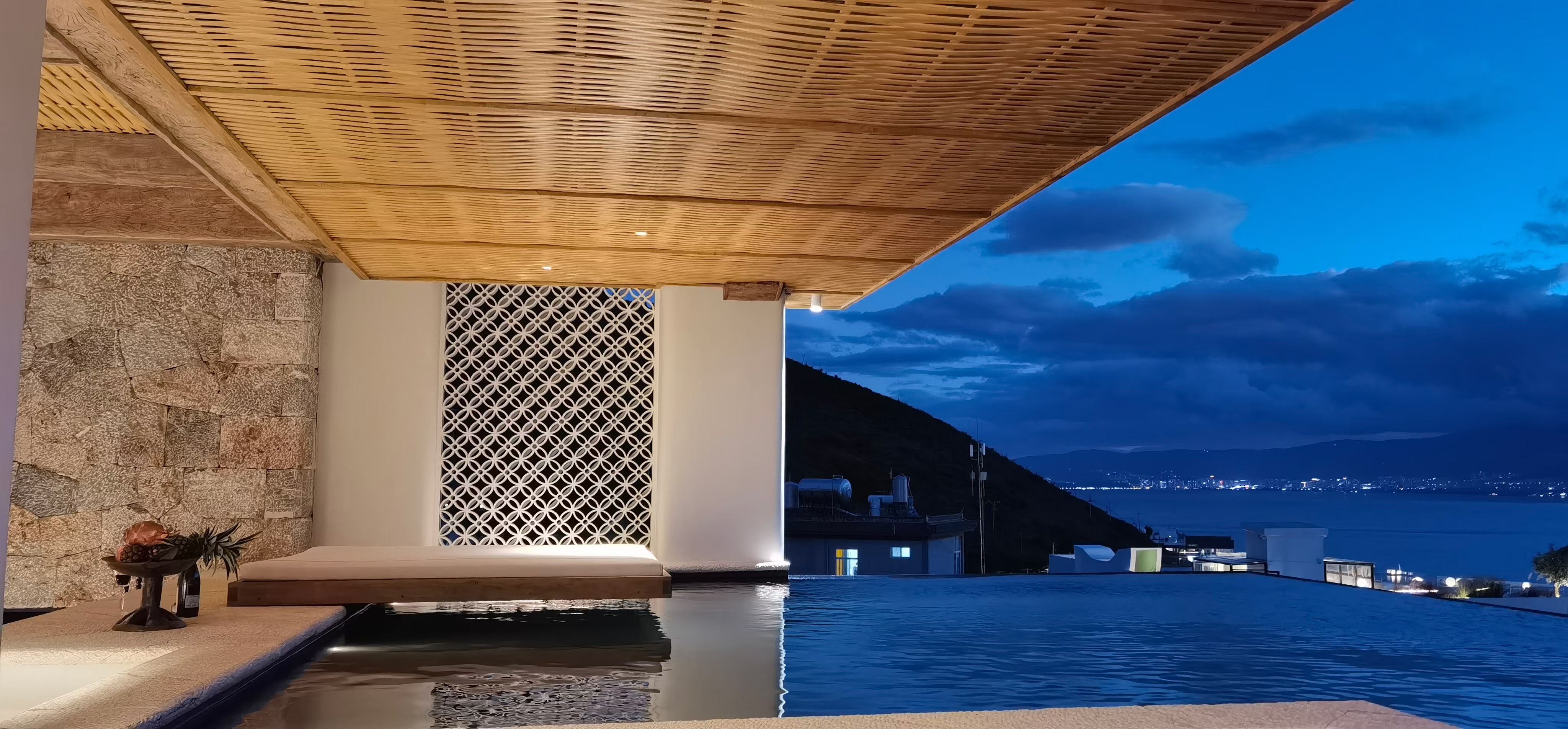 Yunnan Fanchen Banshan Hotel: FUFINI Micro - Cement, a Poetic Integration of Walls and Floors Micro-cement cases, hotel renovation cases, actual scenes of FUFINI projects, commercial space design, renderings of micro-cement