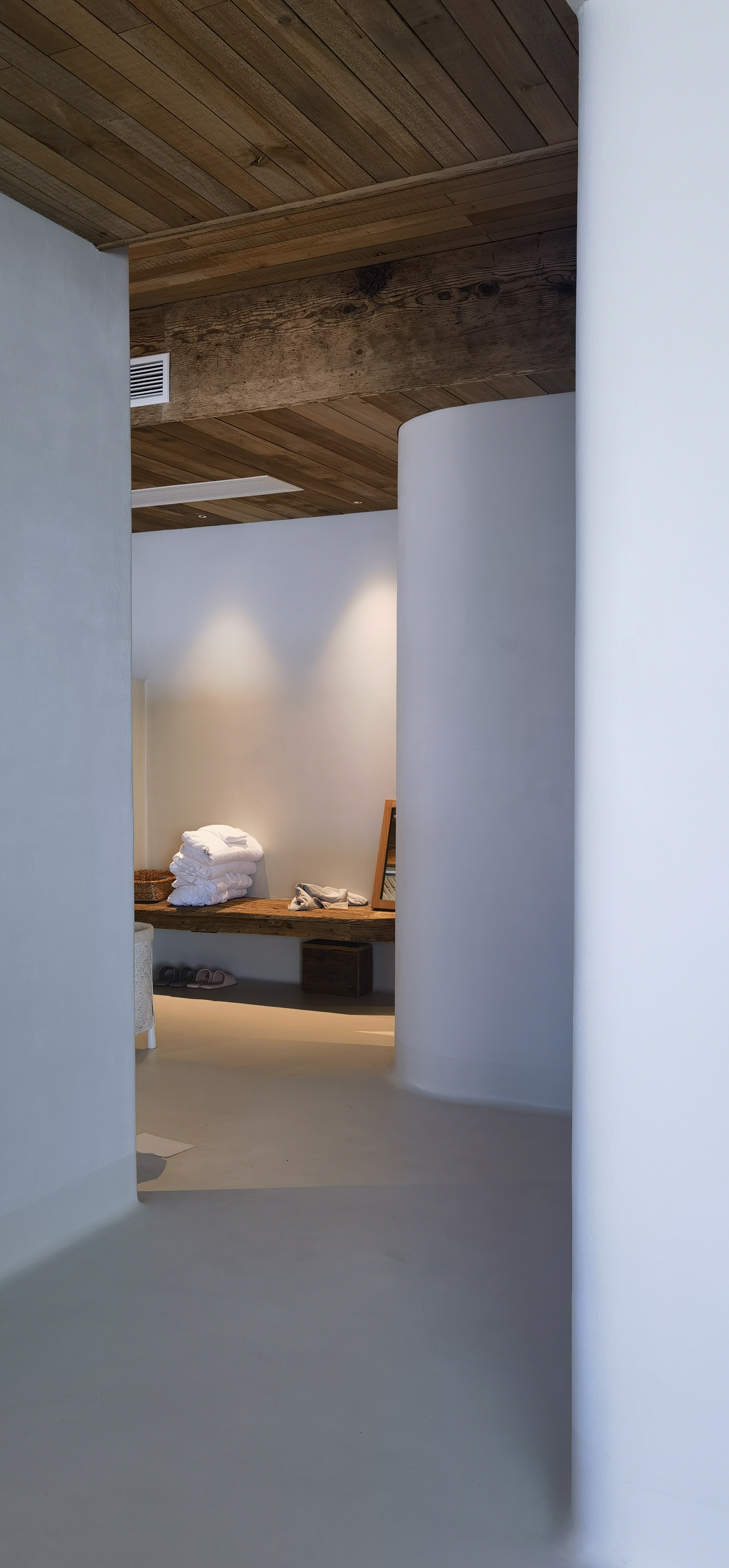 Yunnan Fanchen Banshan Hotel: FUFINI Micro - Cement, a Poetic Integration of Walls and Floors Micro-cement cases, hotel renovation cases, actual scenes of FUFINI projects, commercial space design, renderings of micro-cement