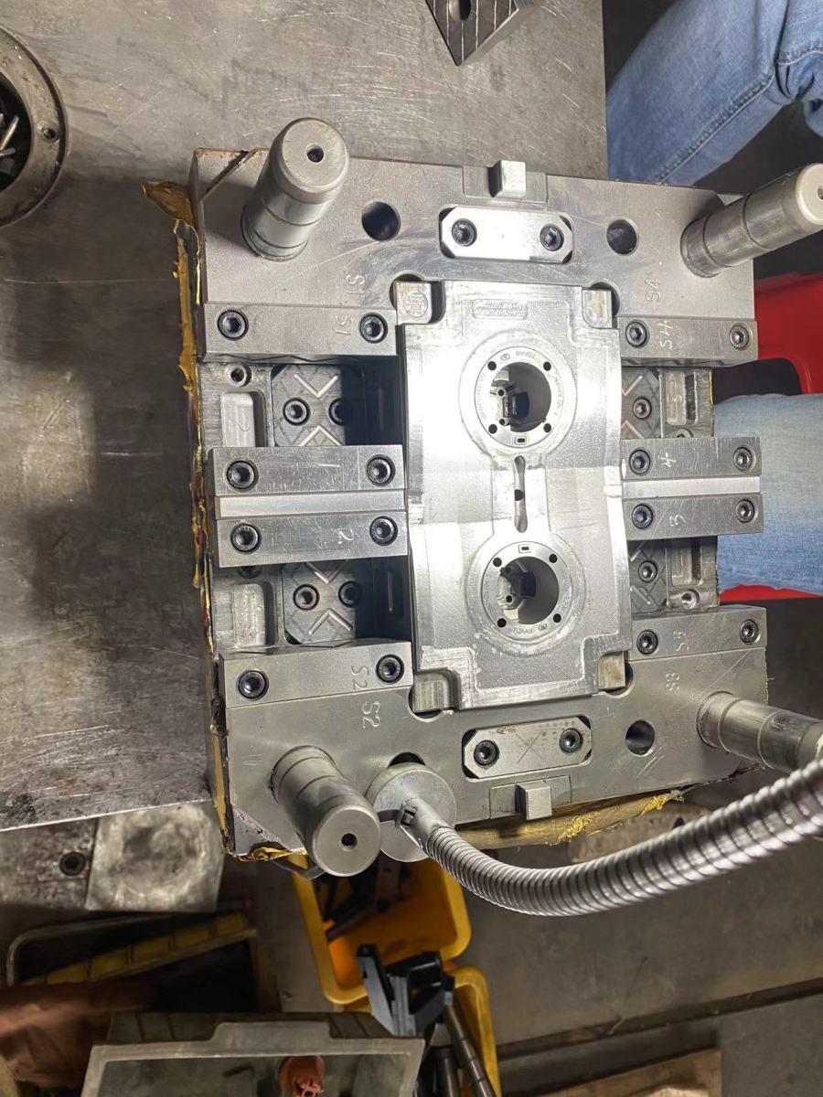 2k injection moulding manufacturers