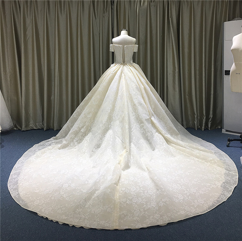 Ball Gown  V sweetheart neck off shoulder watteau Train lace over the Taiwan satin/classic wedding dress with beading/short sleeves/Appliques/zipper back