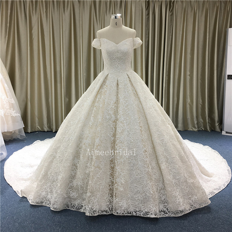 A-line /Ball Gown Vneckline off shoulder watteau Train french lace /tulle / wedding dress gown with Appliques/lace-up back