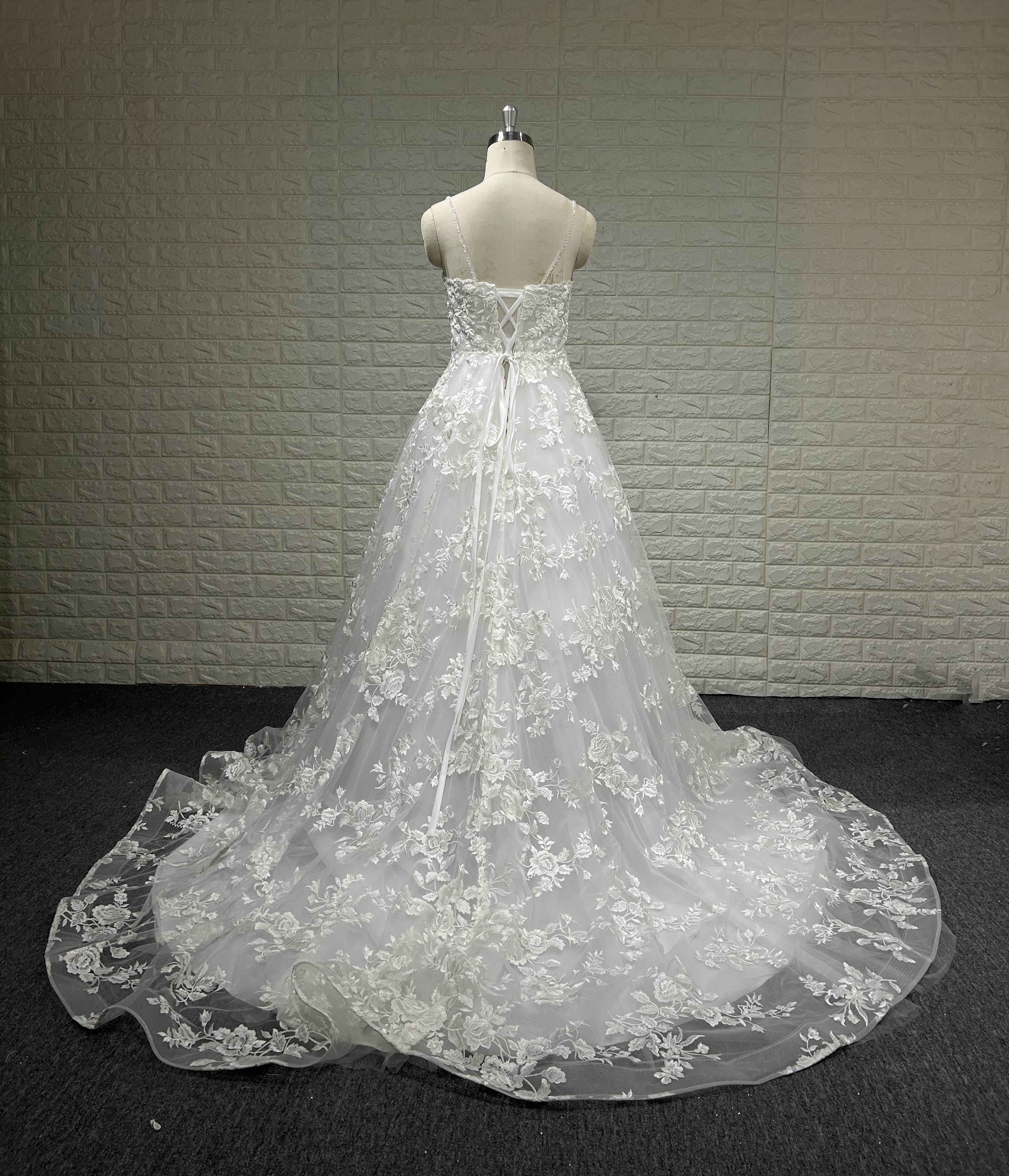 Spaghetti strap V neckline sexy wedding dress A-line french lace wedding gown factory 