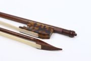 Yinfente 4/4 Violin Bow Baroque Style Letterwood Natural Shell Frog Horse Hair