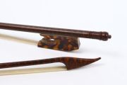 Yinfente 4/4 Violin Bow Baroque Style Letterwood Natural Shell Frog Horse Hair