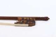 Yinfente 4/4 Violin Bow Baroque Style Letterwood Natural Shell Frog Horse Hair