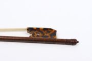 Yinfente 4/4 Violin Bow Baroque Style Letterwood Natural Shell Frog Horse Hair