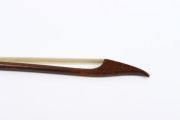 Yinfente 4/4 Violin Bow Baroque Style Letterwood Natural Shell Frog Horse Hair