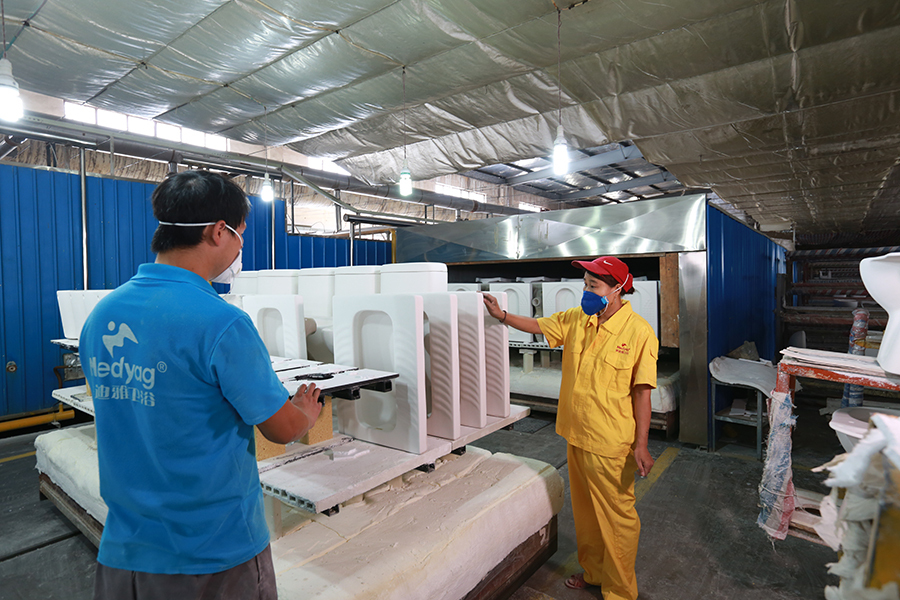 Modern Ceramic Floor Mounted Bidet S-Trap 205mm White Bathroom Bidet Bowl for Hotel and Home | AiDi Sanitaryware