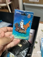 X0605162 DISNEY PINS mix lot see the attached pictures