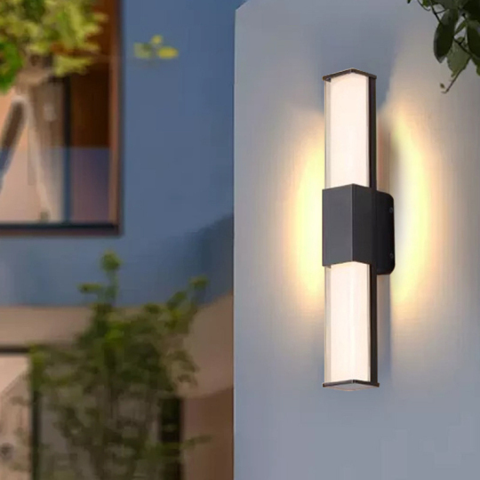 Outdoor/Indoor Wall Light
