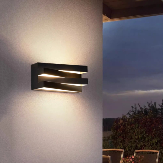 Outdoor/Indoor Wall Light