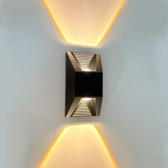 Outdoor/Indoor Wall Light