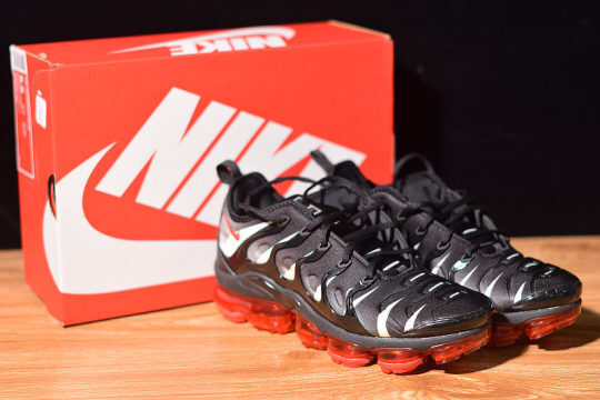 vapormax red shark tooth