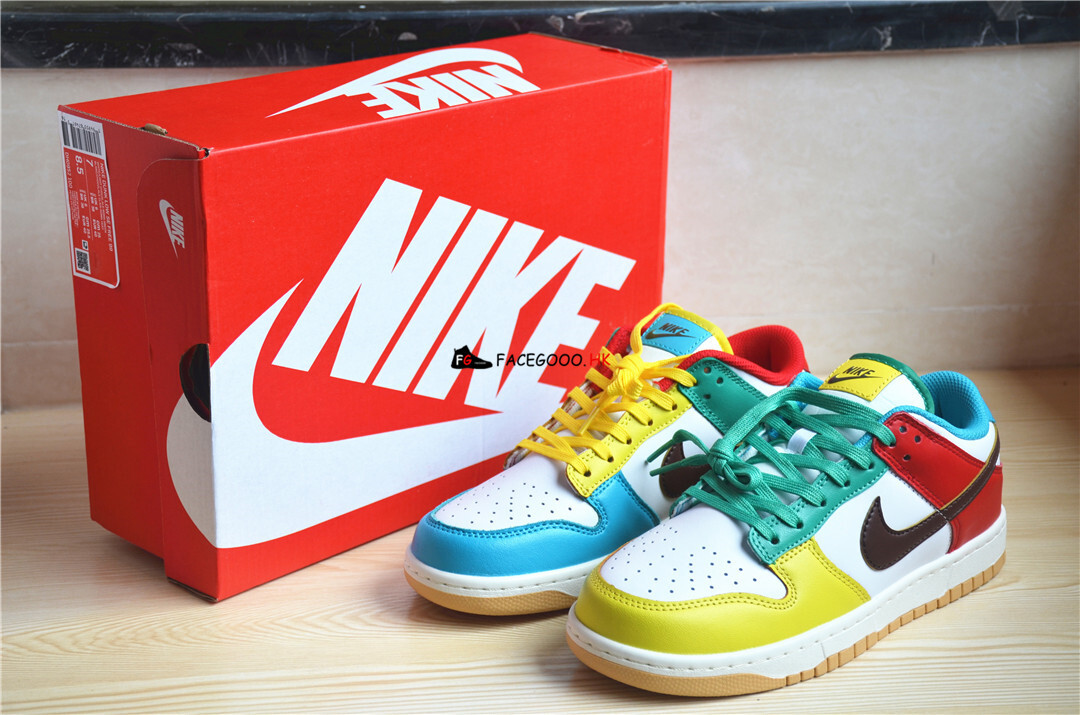 nike dunk low se free 99 white