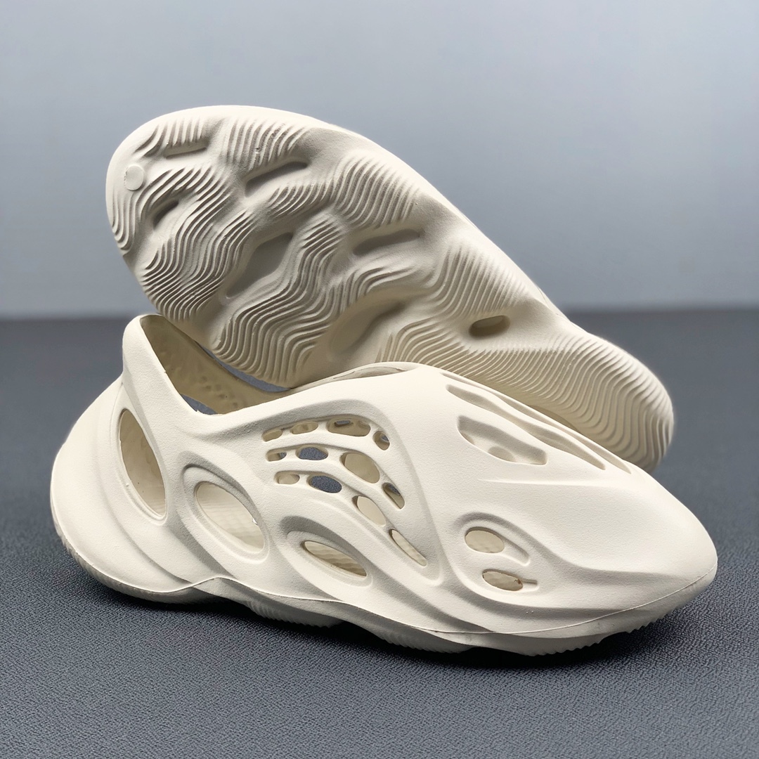 adidas Yeezy Foam Runner “Sand” FY4567