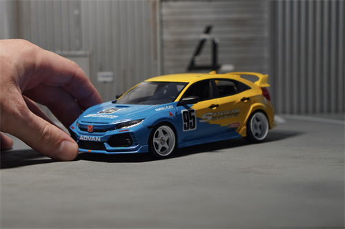 How to clean and maintain the resin car models?