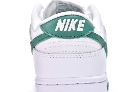 green noise dunks low