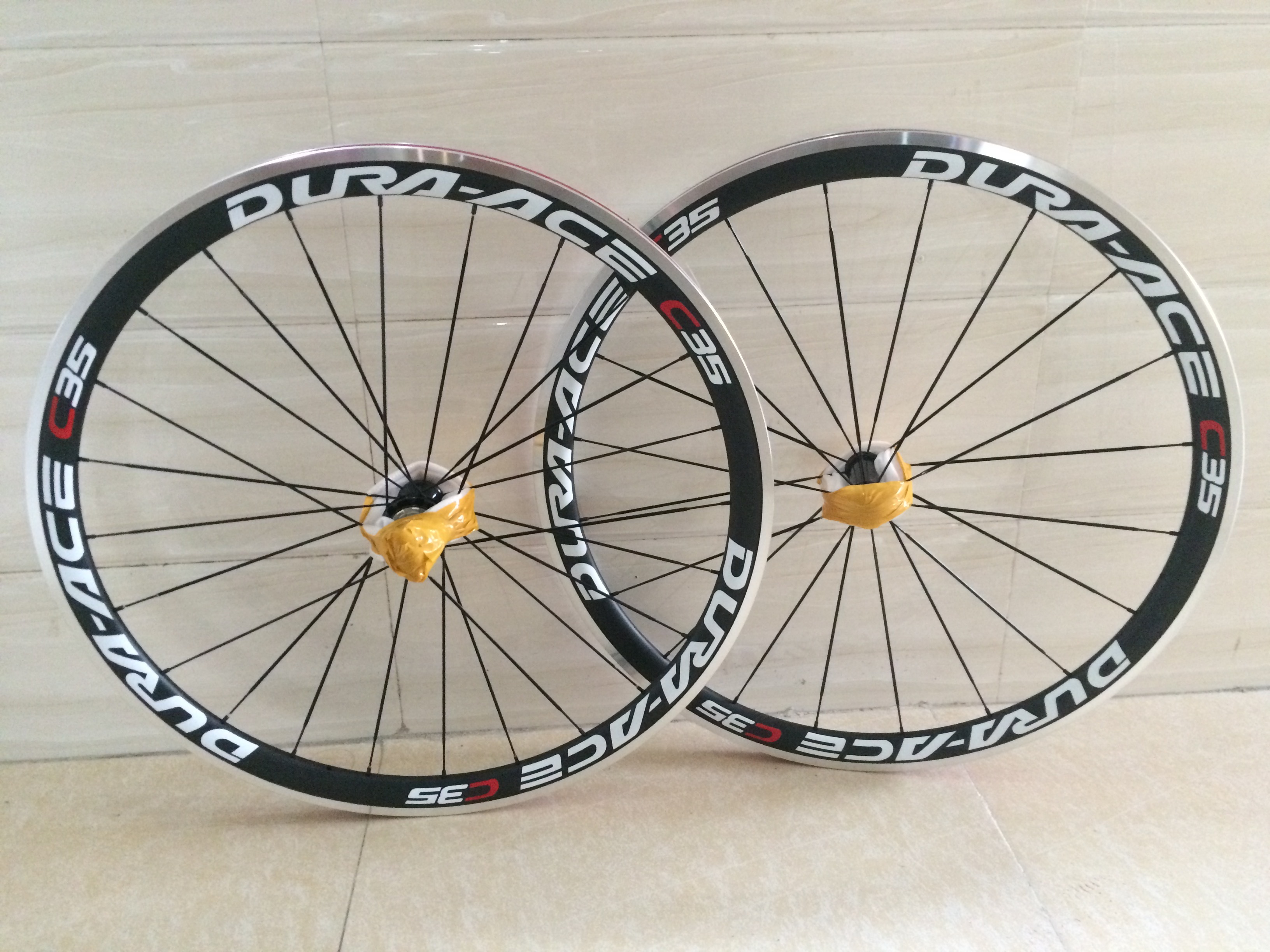 carbon clincher