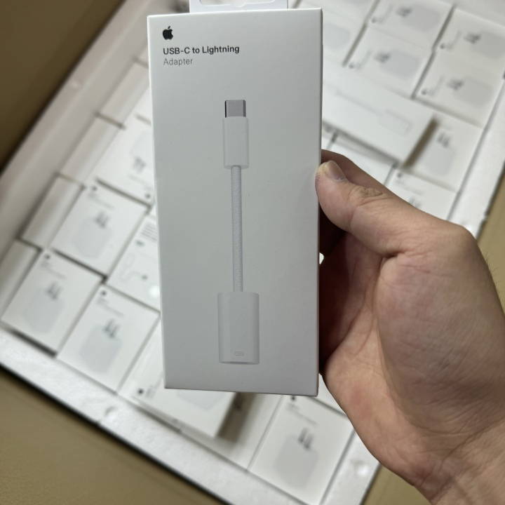 USB-C to Lightning Adapter