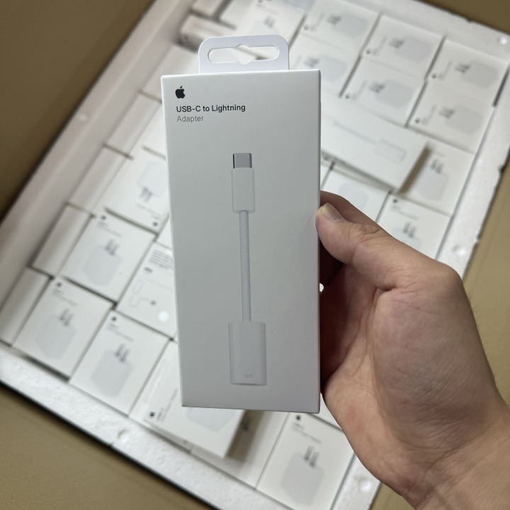 USB-C to Lightning Adapter
