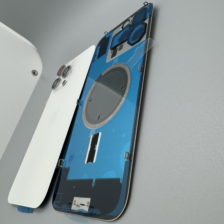 iPhone16 Back Glass Replacement With Metal Plate With Camera Lens With MagSafe Circle
