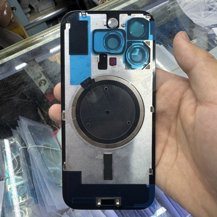 iPhone16 Back Glass Replacement With Metal Plate With Camera Lens With MagSafe Circle