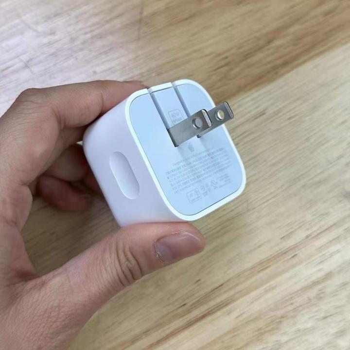 Apple 40W Dynamic Power Adapter with 60W Max