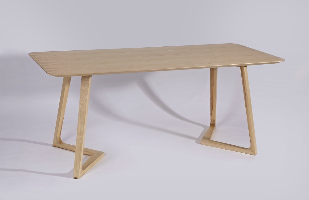 Dining table in 120cm length with 6 chairs