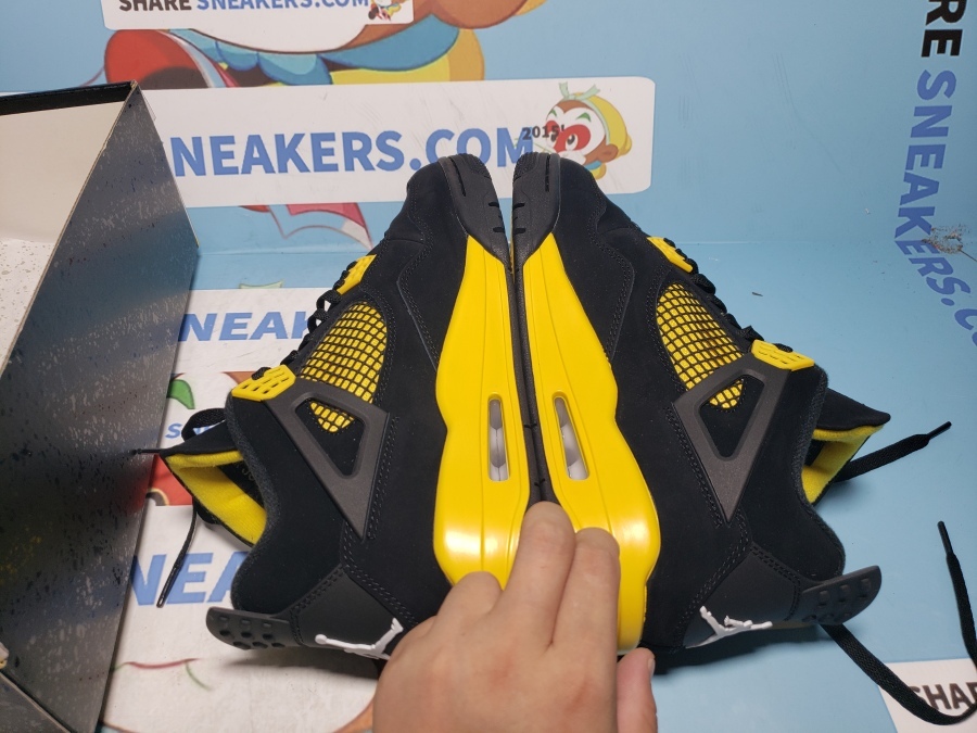 Jordan 4 Retro Thunder,  DH6927-017