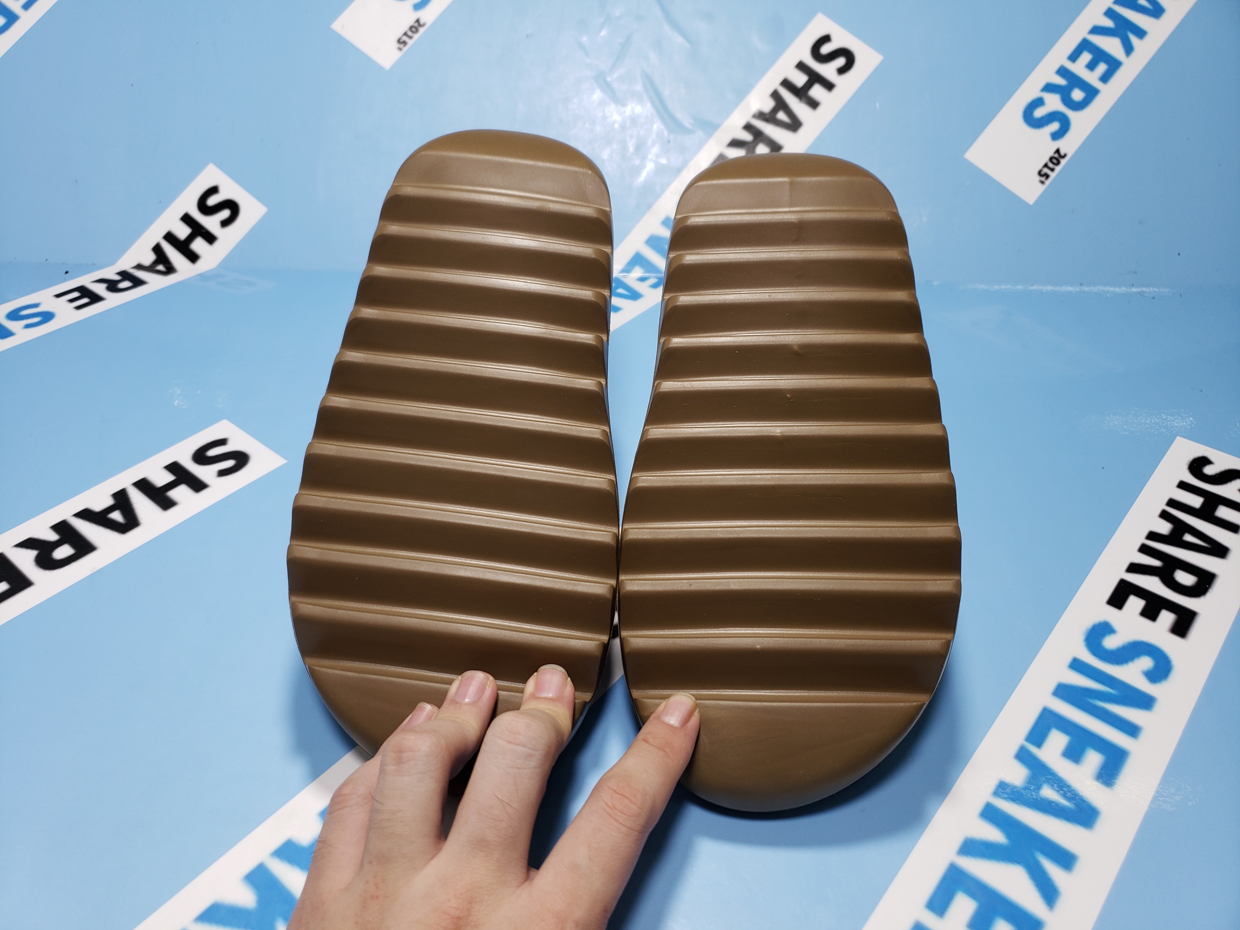 Boostmasterlin Yeezy Slide Core, G55492 - ShareSneakers.com