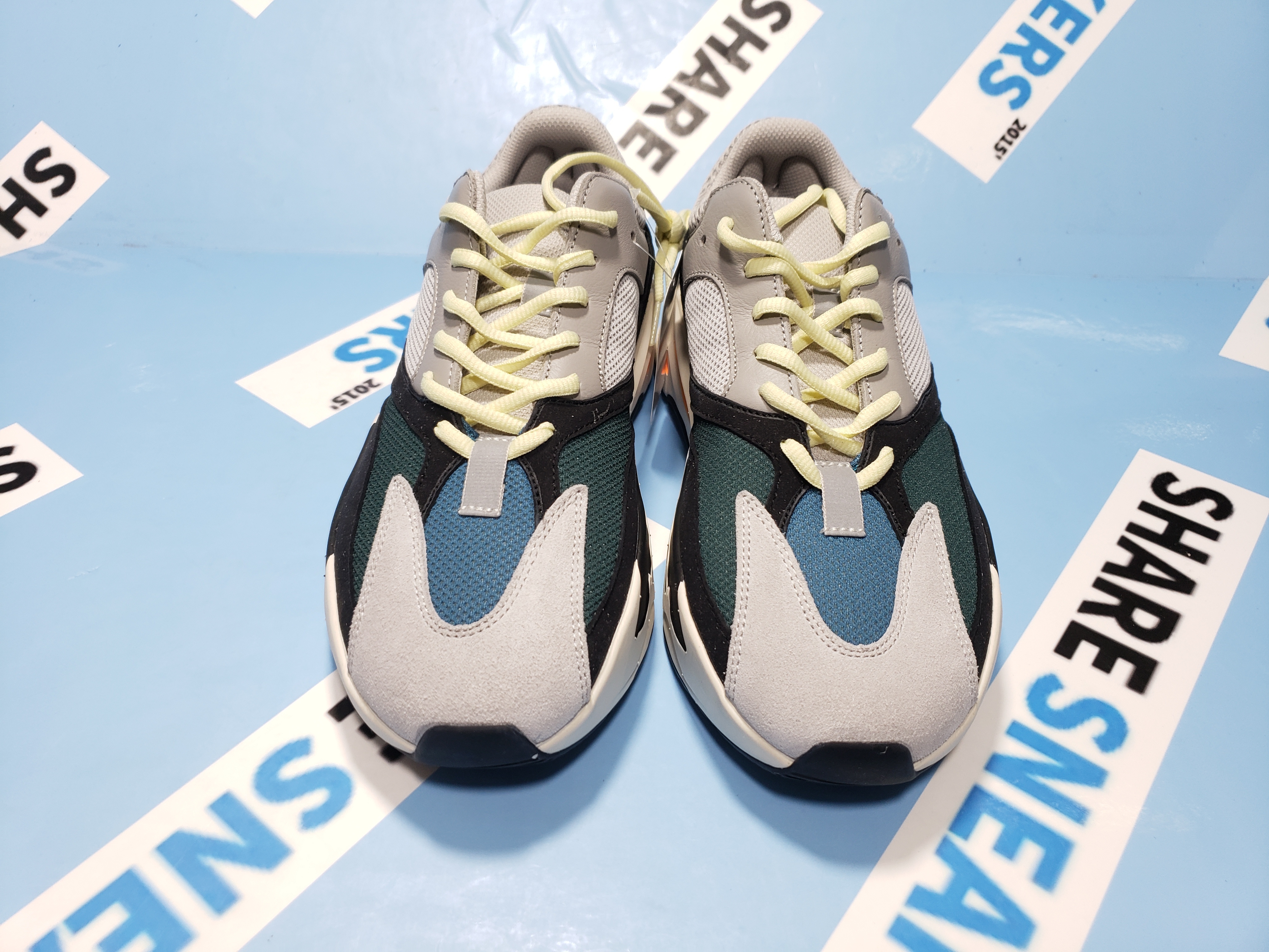 BoostMasterLin Yeezy 700 Wave Runner, B75571 