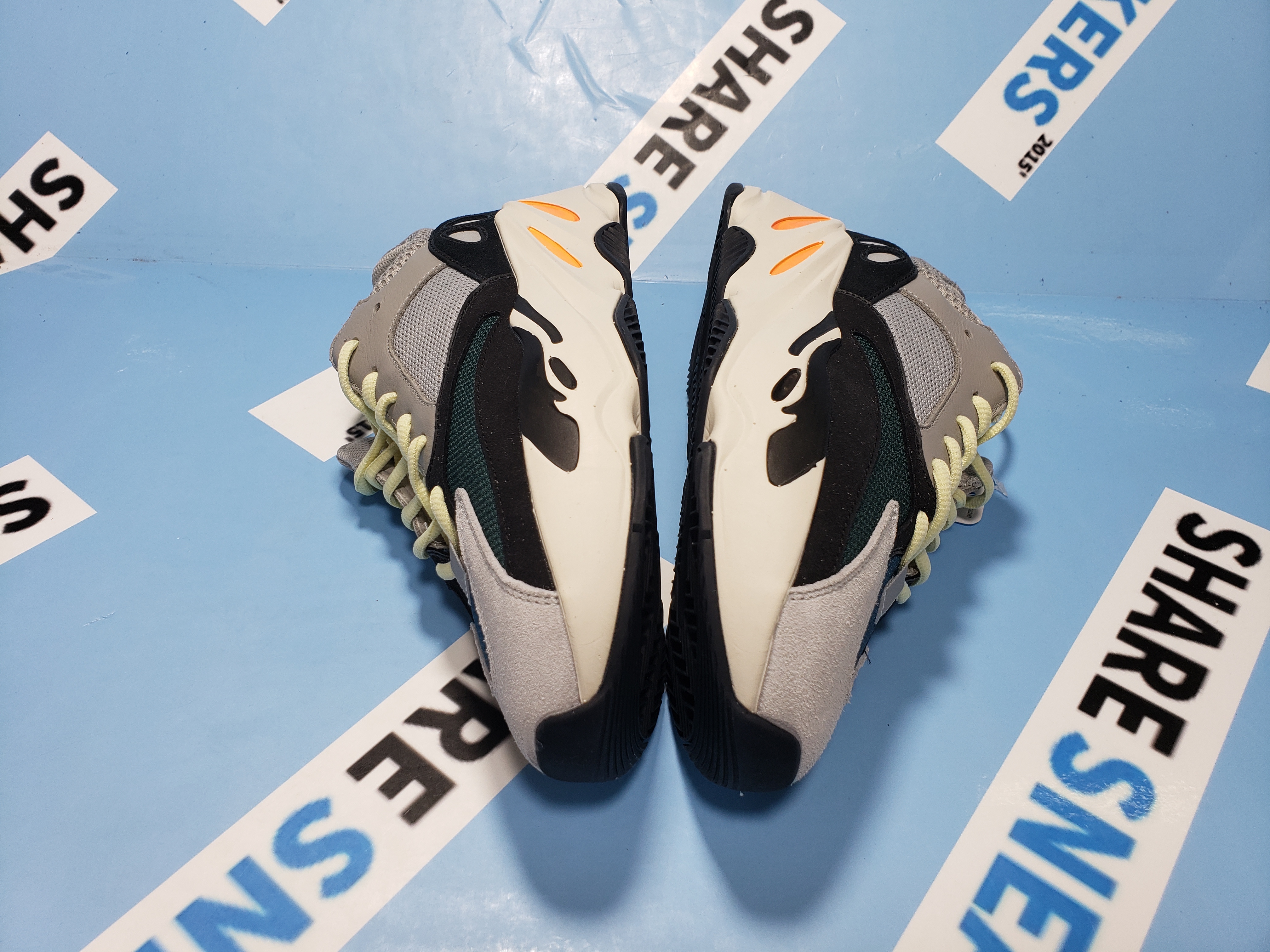BoostMasterLin Yeezy 700 Wave Runner, B75571 