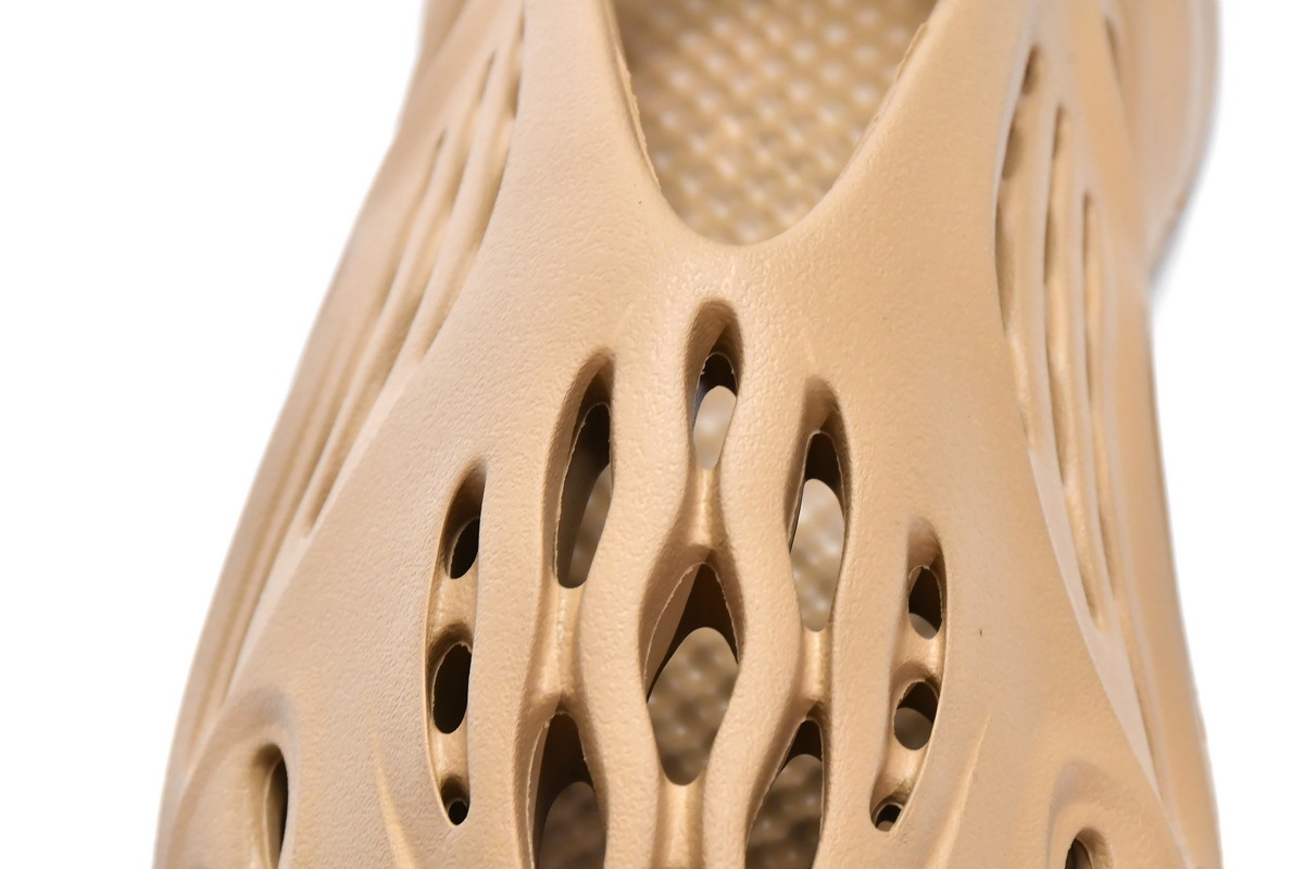Boostmasterlin Yeezy Foam RNNR Ochre, GW3354 