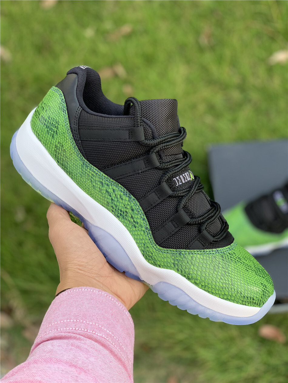 aj11 low snake