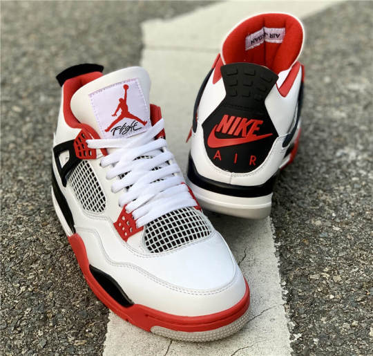 j4 white red