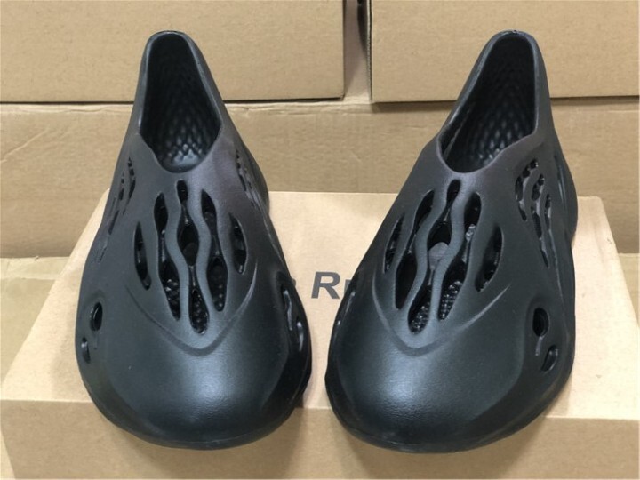 Yeezy Foam Runner Black HP8739 online, best Yeezy Foam Runner Black HP8739 at wholesale price.