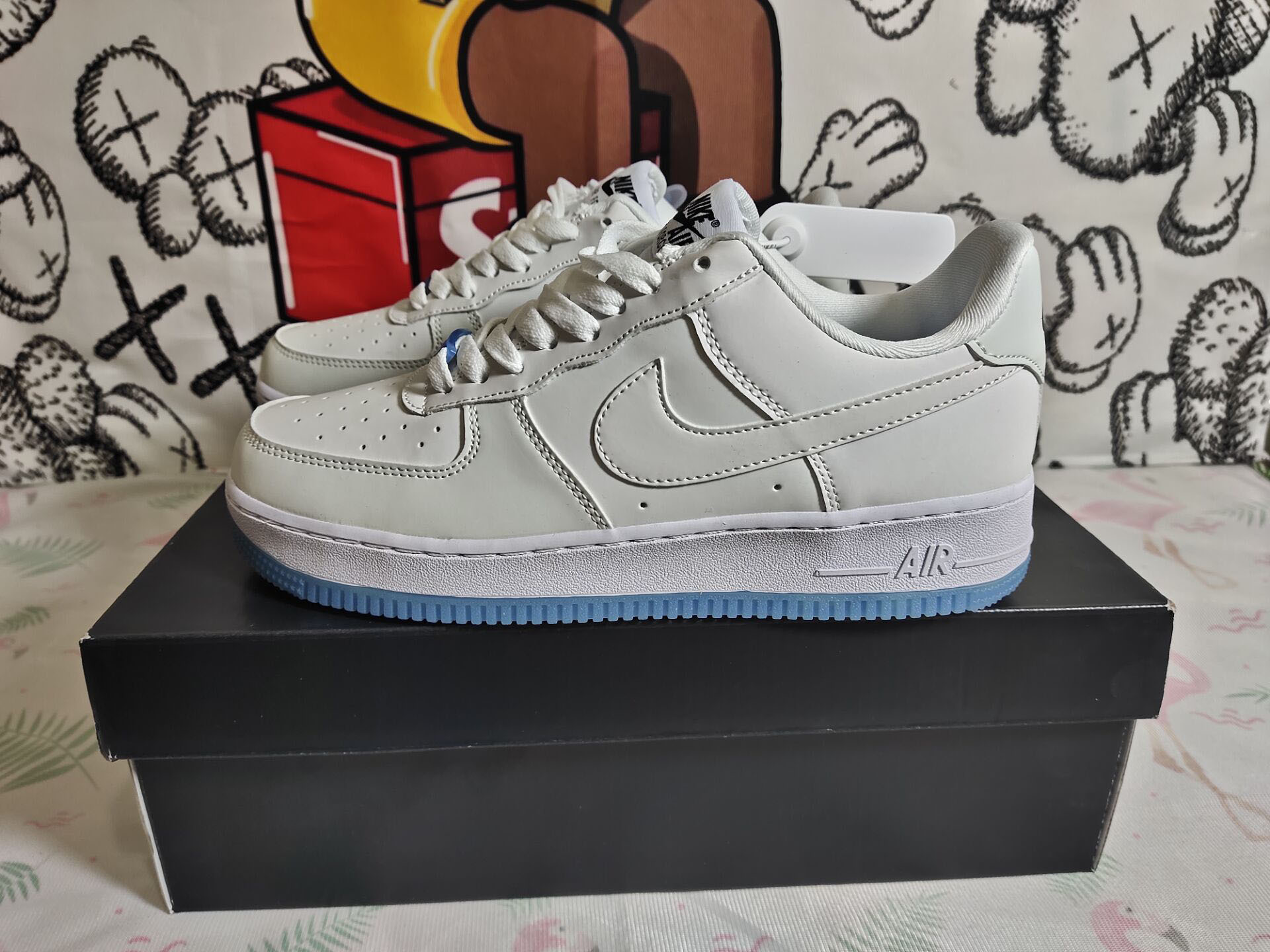 nike uv reactive original