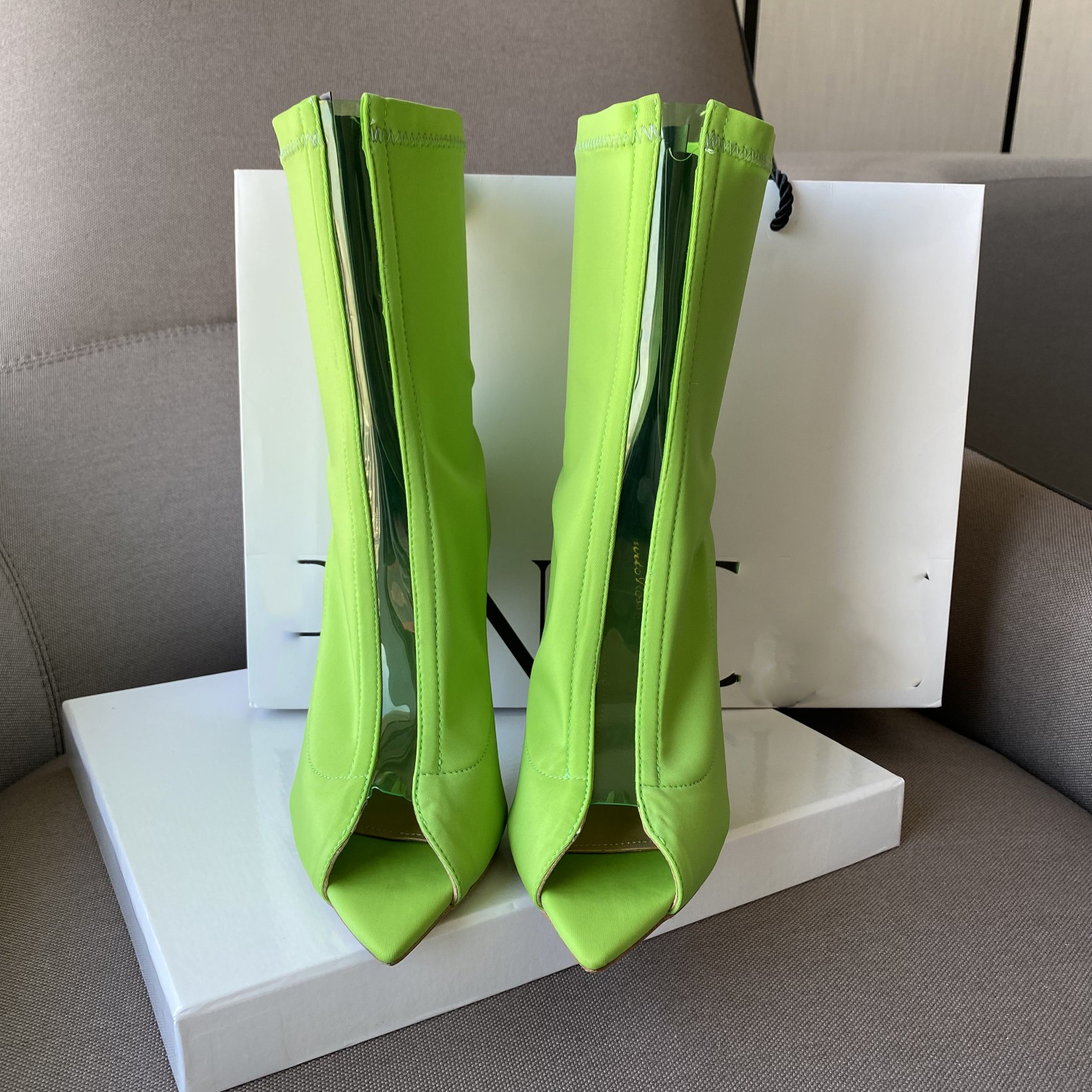 ROYAL SUEDE – GREEN Low heel booties | miMaO ®