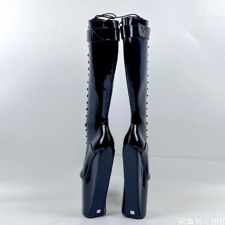 Heelless ballet boots 2025