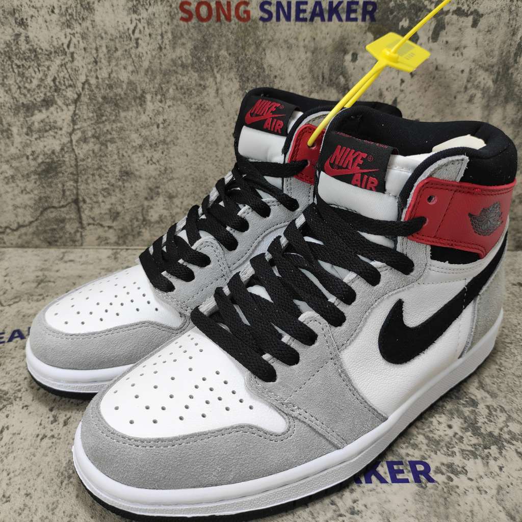 Jordan 1 Retro High 'Light Smoke Grey' : Nike