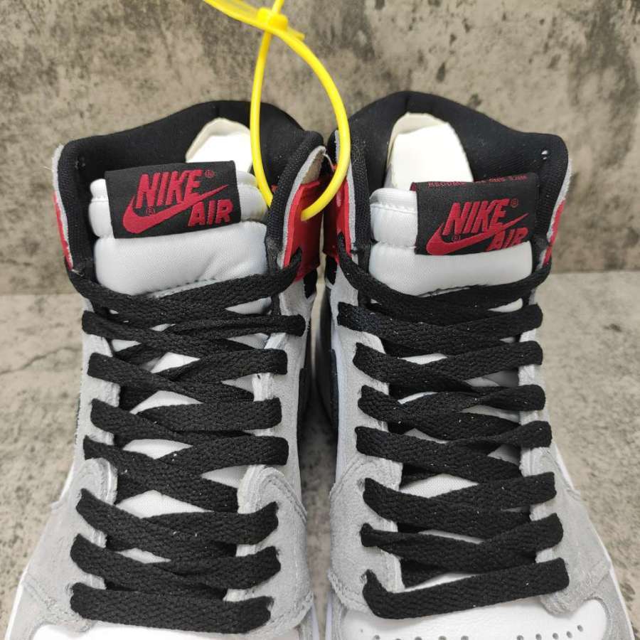 Air Jordan 1 Retro High OG Hyper Royal/Light Smoke Grey-White â Sneaker Hello