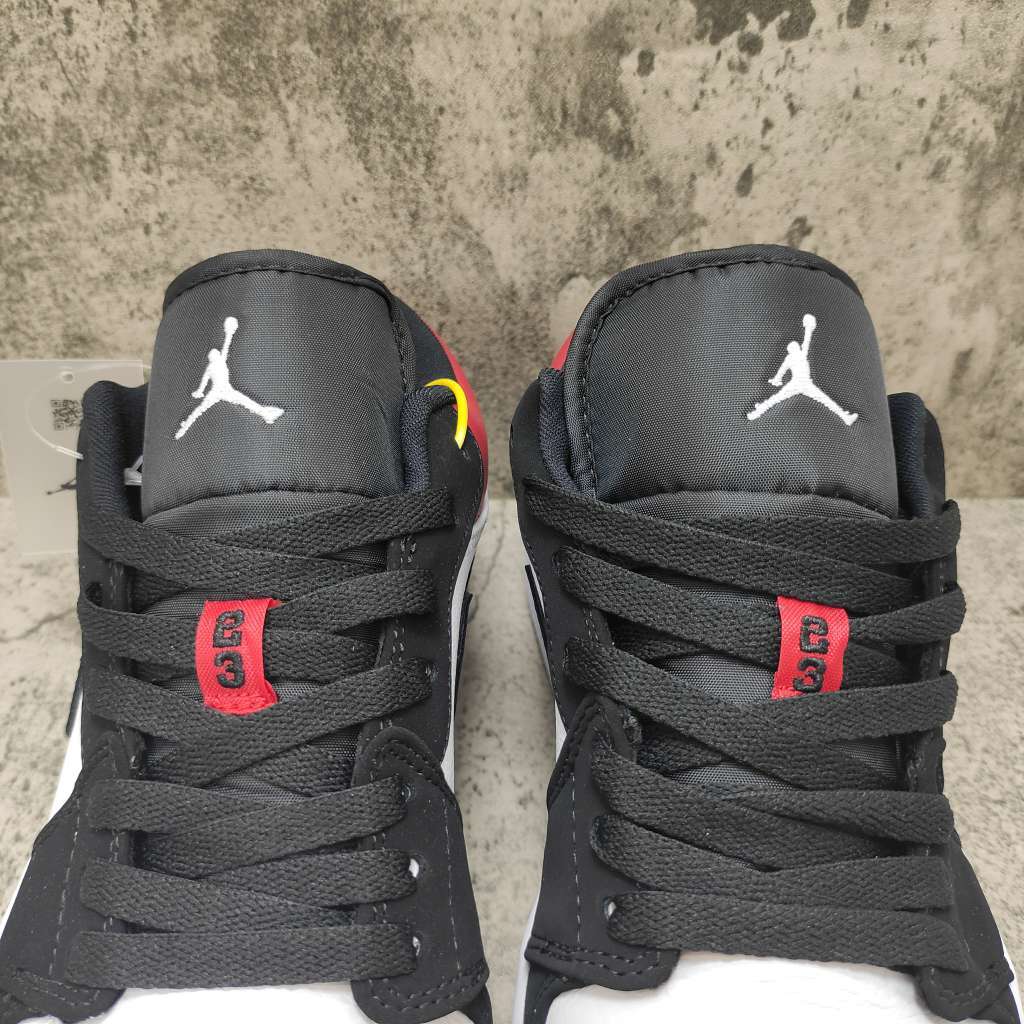  Air Jordan 1 Low Black Toe